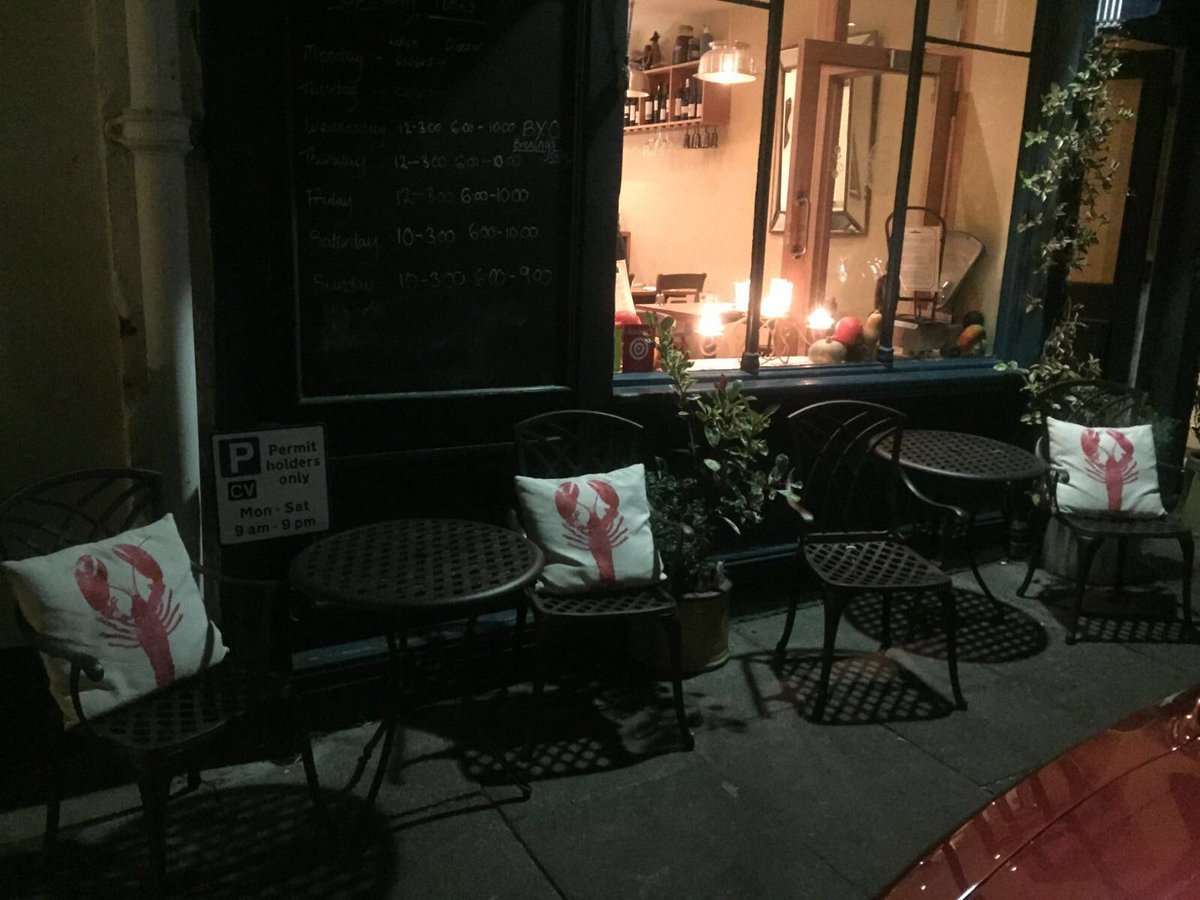 Spot the difference! Please If you took our lobster cushion this evening can you bring it back!!! Everyone retweet!!