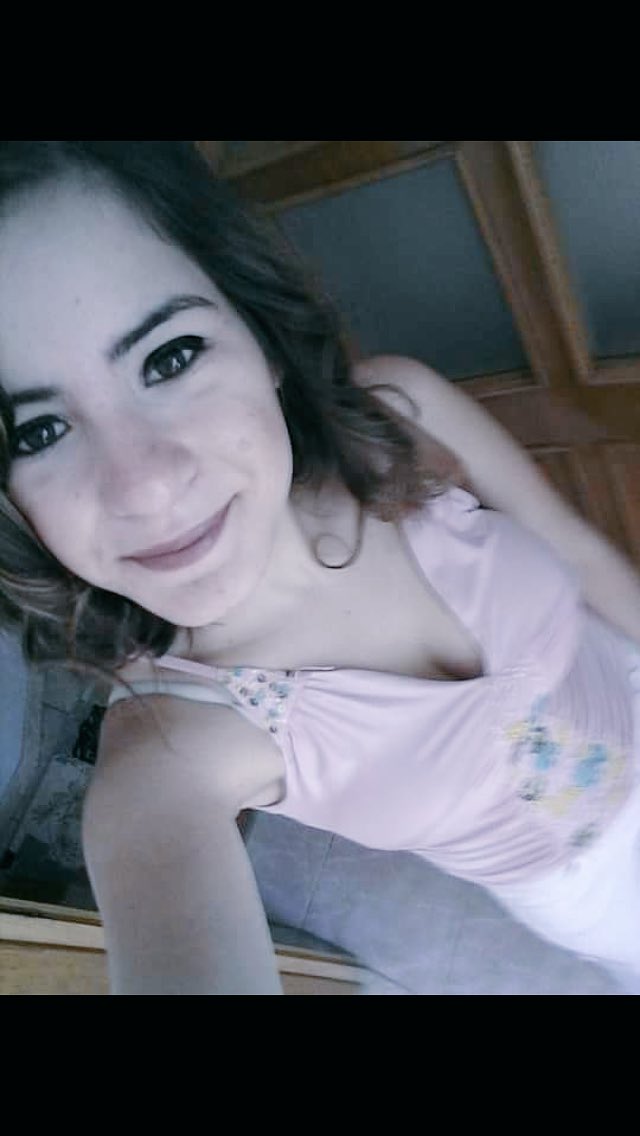 Güzel göğüslü hatun sizleri düşünüyor 💕