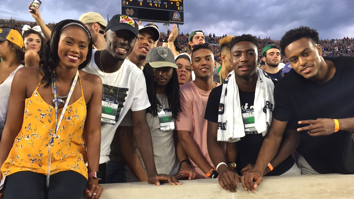 FightingIrish's tweet photo. ☘️@NDmbb squad shining bright under the lights.

With the @NDSportsBlogger &amp; Notre Dame's NBA baller Jerian Grant. https://t.co/ZXTU1yFcmq