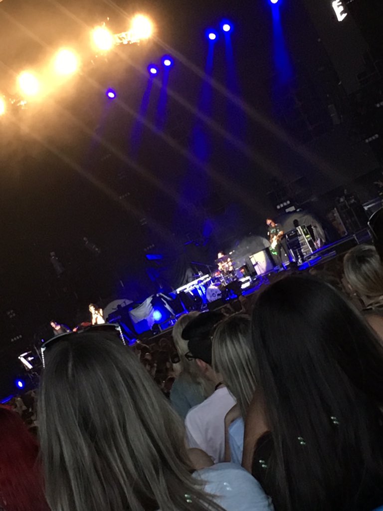 5SOStaff's tweet photo. I'm here guys eep #SLFLDallas -A https://t.co/0idSAyRjAG