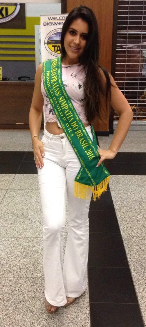feriabananoec's tweet photo. Miss Brasil y Miss Costa Rica reciben el cariño de los ecuatorianos a su llegada a nuestro país.
¡Bienvenidas! https://t.co/I8B7HU60F3