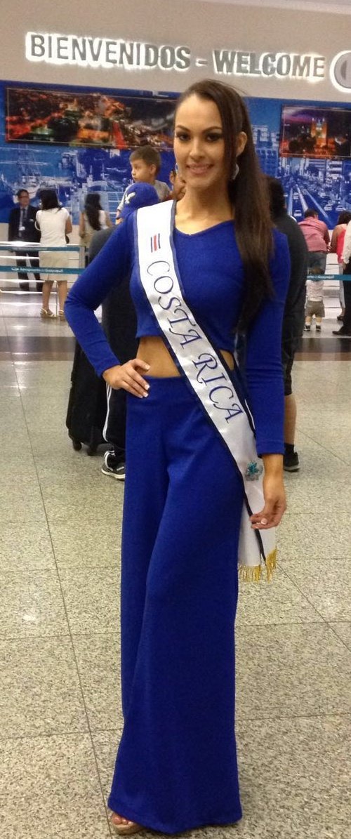 feriabananoec's tweet photo. Miss Brasil y Miss Costa Rica reciben el cariño de los ecuatorianos a su llegada a nuestro país.
¡Bienvenidas! https://t.co/I8B7HU60F3