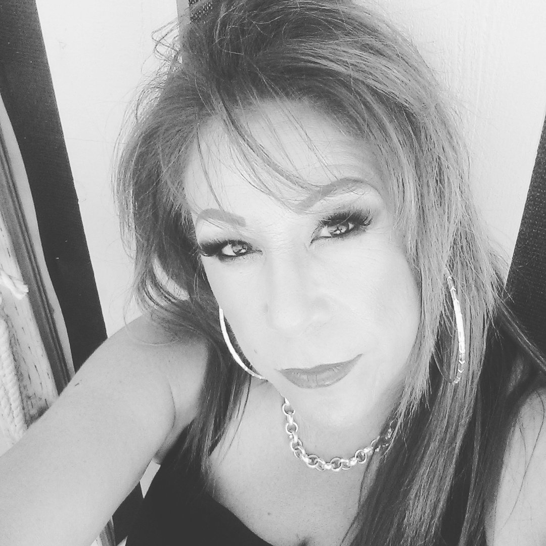 musicloverchica's tweet photo. @hairnationfest having a blast..waiting for Malmsteen https://t.co/9qiopi4j9i
