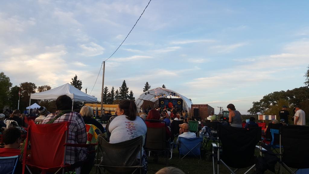 reidj29's tweet photo. Hanging out at the @HarvestMoonSoc Festival in Clearwater!! https://t.co/bumCVrWSio