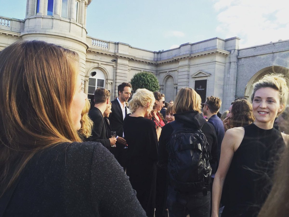 ebroenespanol's tweet photo. Una fan sacó fotos tremendas de @EvelyneBrochu hoy en #FFO16! En su Tumblr están todas: https://t.co/UBkRA8qkrm https://t.co/VZ6MECH8Tq