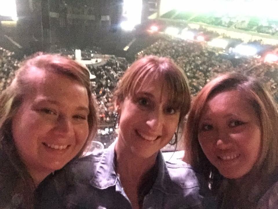 lonabell12's tweet photo. Blake Shelton concert https://t.co/5wRwWvtfuV