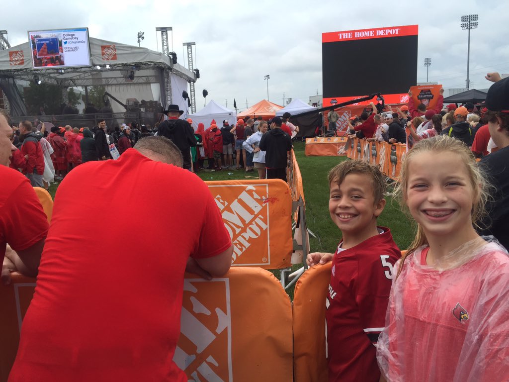 LiveWell4Less's tweet image. First #CollegeGameDay
