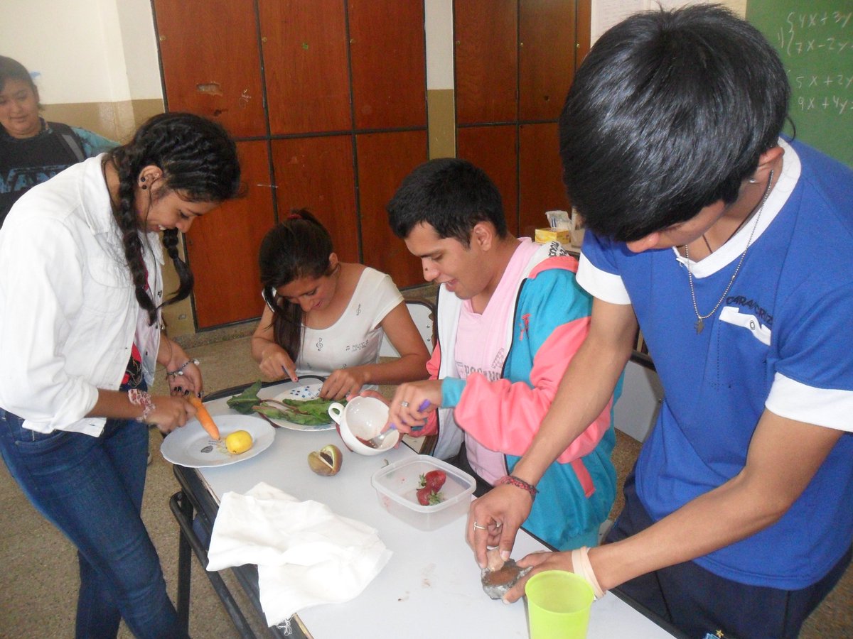 MIRTASULCA1's tweet photo. jornada intensa t pintura p muestra tintes veg CAJ @5148Caj https://t.co/cig4RYjh9Y