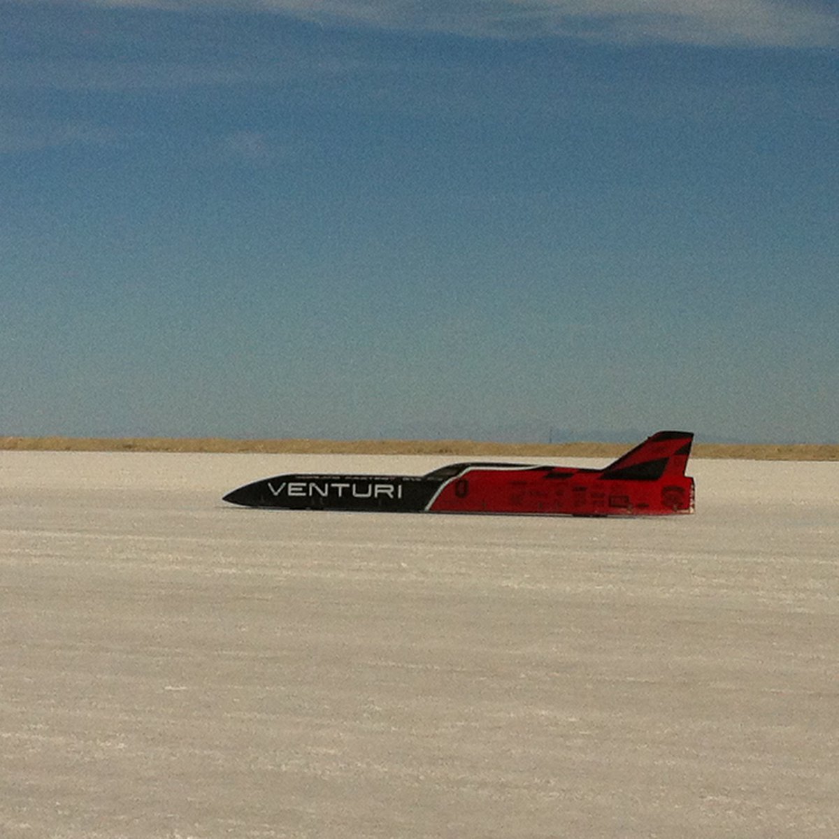 Venturi's tweet photo. Good runs 4the #Venturi #VBB3 #saltflats #Utah.
#EWSR. We has something in mind @OSUengineering @OSUCtrAutoRsrch https://t.co/HfdyqjKdst