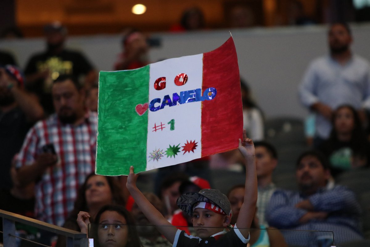 nmasuniviDFW's tweet photo. #Canelomania en el @ATTStadium #CaneloSmith @Canelo @canelopromotion AQUI las fotos https://t.co/hXHsT3MjDW https://t.co/VThjFJPGjB