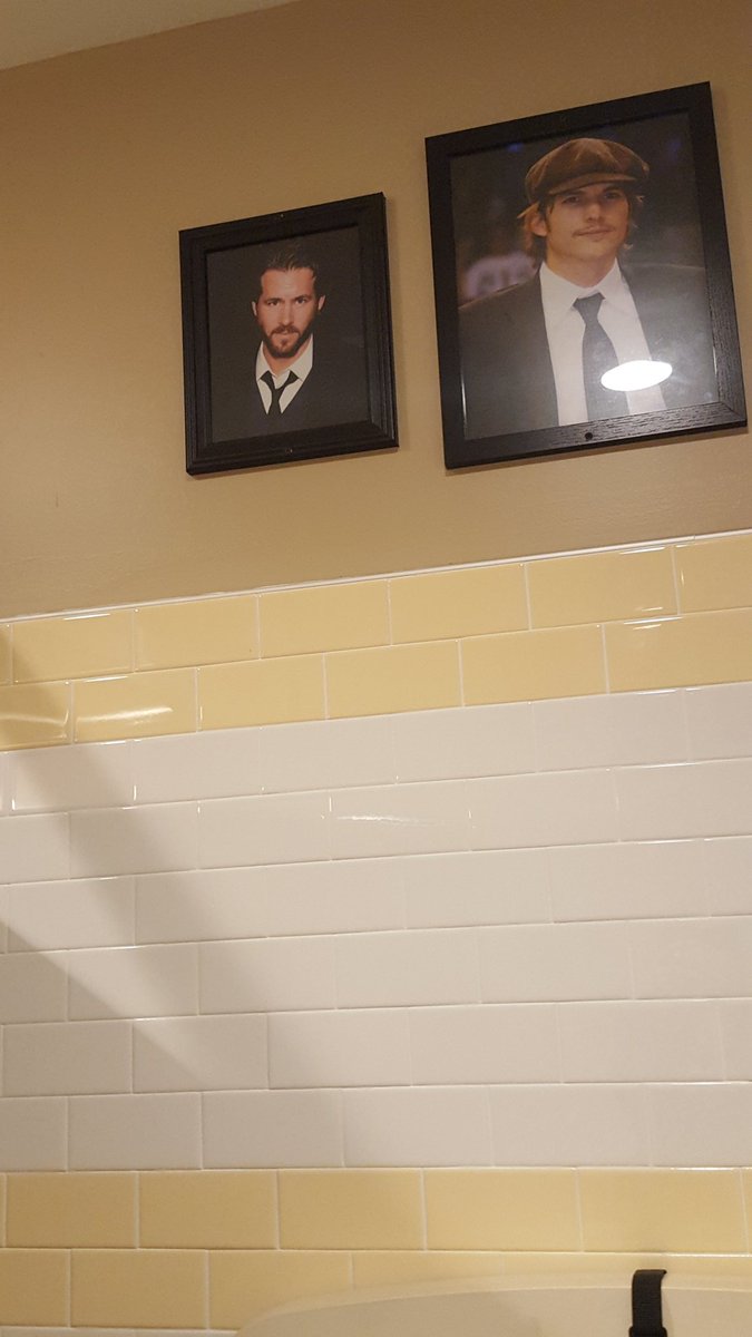 TorieJane's tweet photo. #RyanReynolds is staring into my soul while I pee. and I'm not mad about it. #primantibros #niles #Ohio https://t.co/2wPeUSyfsC