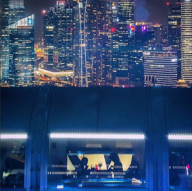 Dinner with a view. Great pic by @pettypoh13 as always!