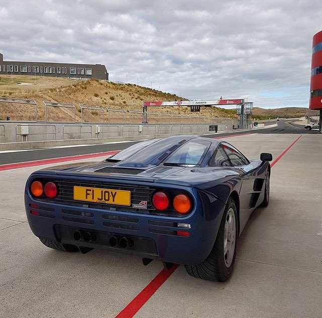BeautifulCarsTM's tweet photo. McLaren F1 and and race track all to you. 🙈 https://t.co/A3wK8Y8rJa