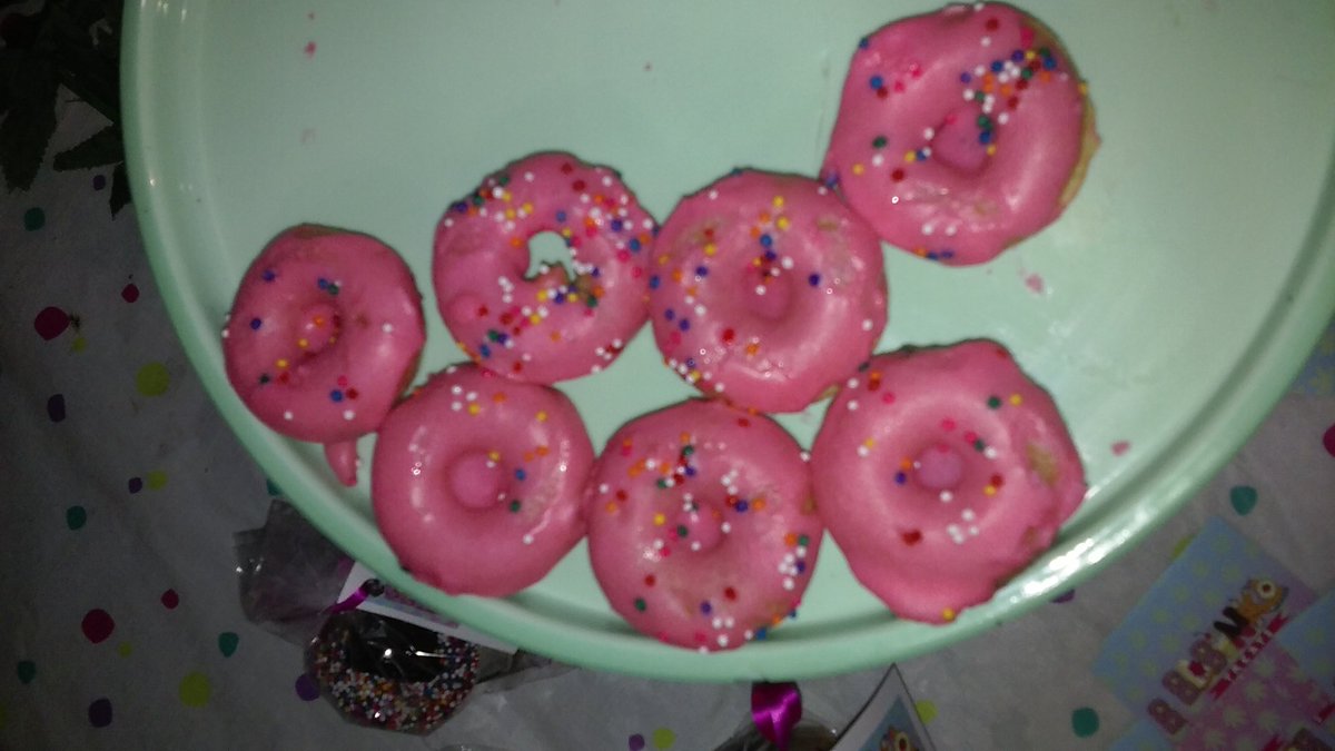 hustlernature's tweet image. @compassesh #compassesh mini #medicated #dounts #foodie #foodporrn