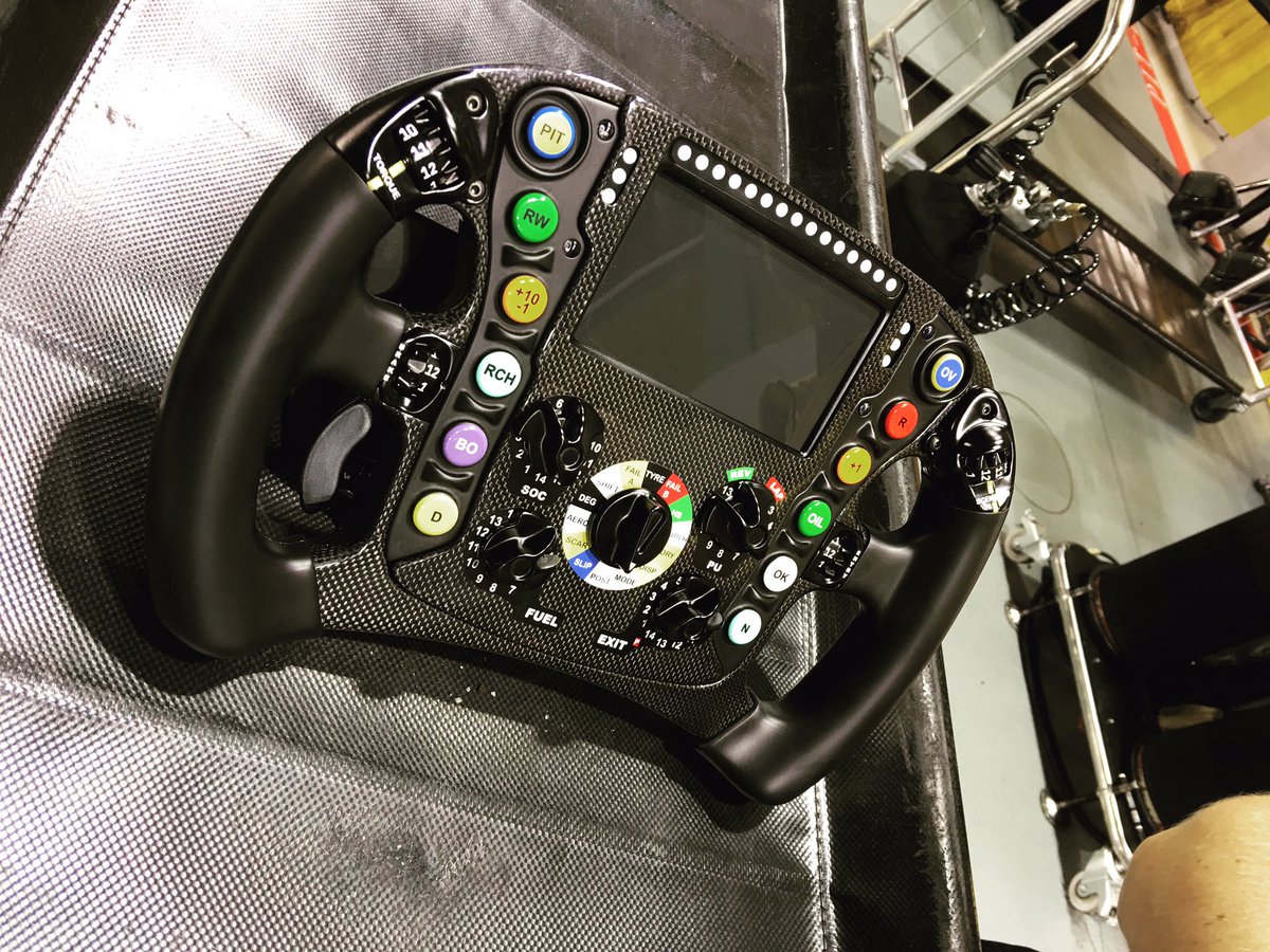 CHR4M's tweet image. Last night visit @RenaultSportF1 Pit