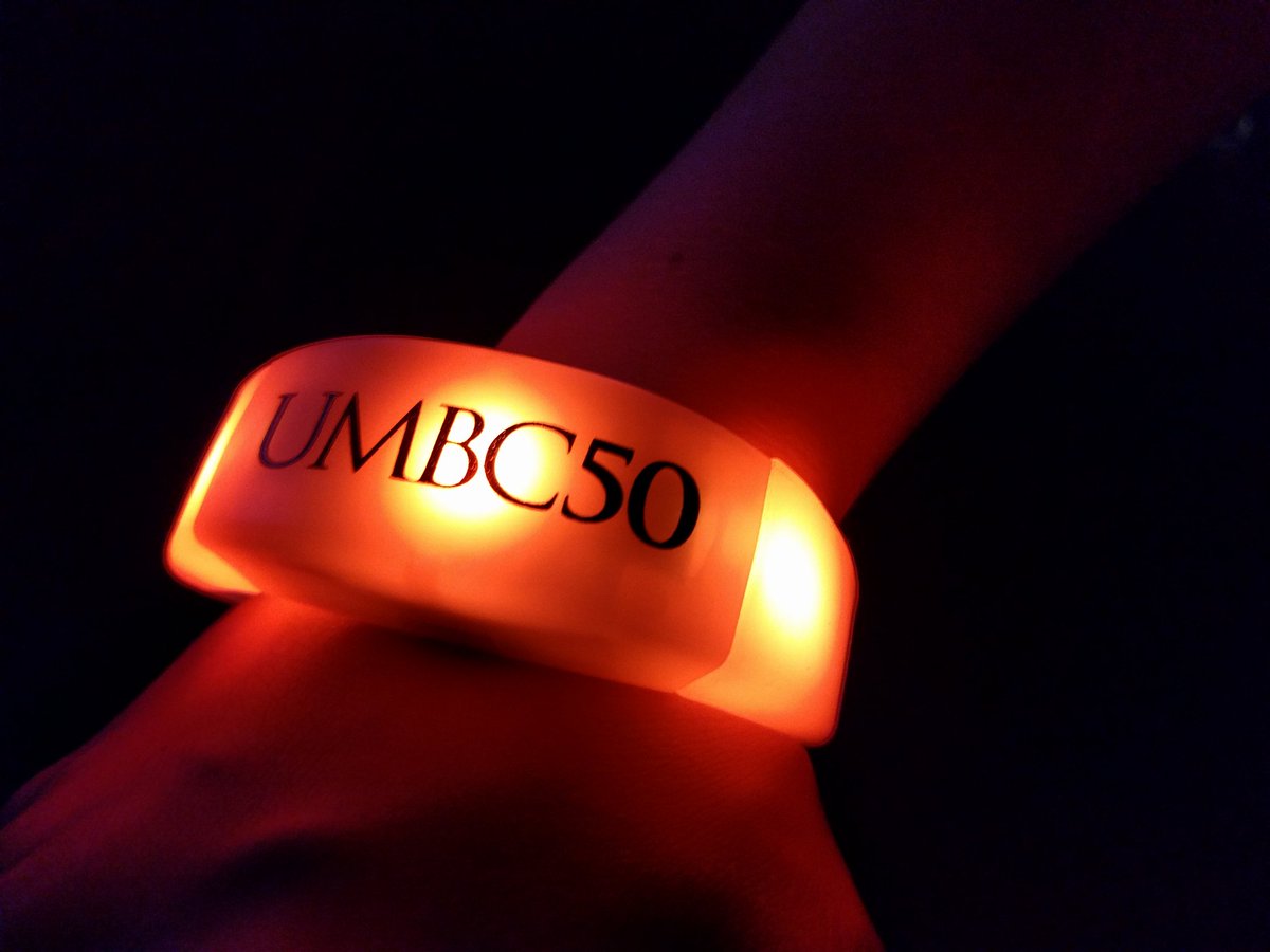 CIRCA_UMBC's tweet image. Kids, of any age,  delighted by the smart armbands that made a sea of glowing lights in the crowd @UMBC