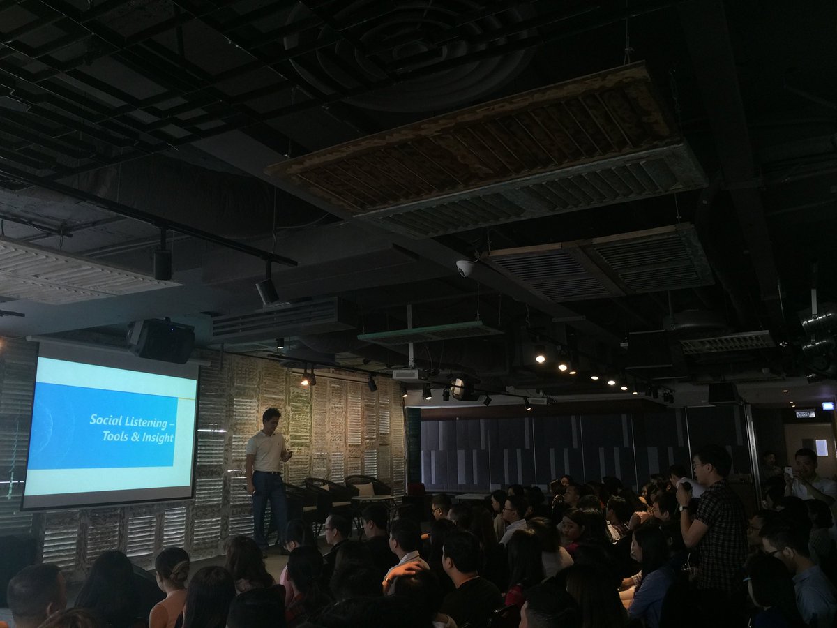 garykoe's tweet photo. Mr Trieu #YouNetMedia sharing on "Real-time #SocialListening & Intelligence". Lots of insights for the young crowd https://t.co/F63RD30yK2