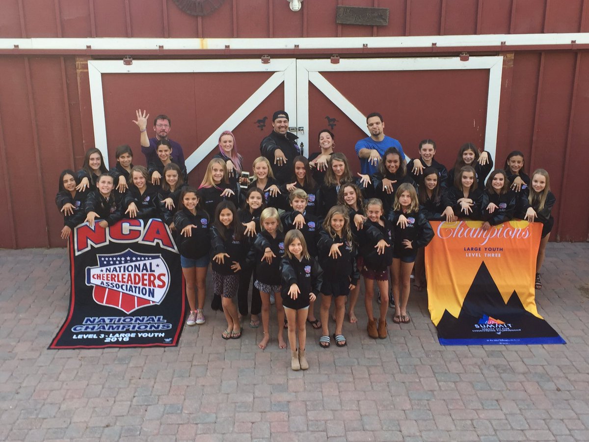 NATTY_Champ11's tweet photo. Had so much fun tonight celebrating with Crush 👊🏼🍊💜☀️ @NikkiLittle @PCMCheer @RoadtotheSummit https://t.co/ak8BK7dPgI