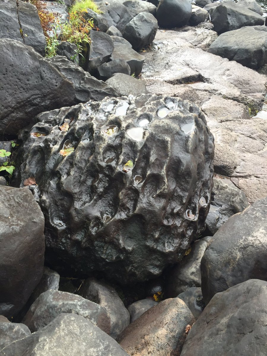 frozentundra52's tweet photo. @RealScottWolter what the heck is up with this rock? #DevilsKettleFalls #minnesota https://t.co/5UVSd9hS9K