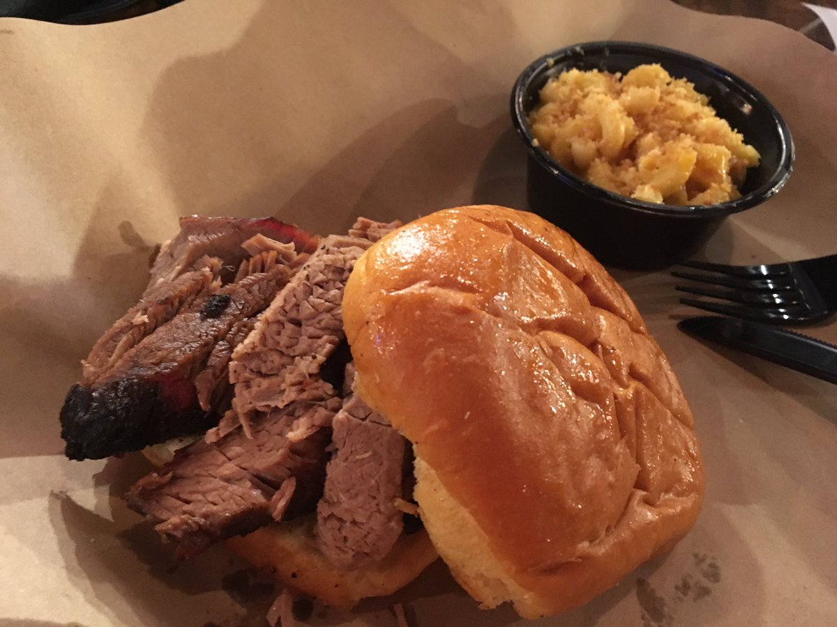 angeliquita's tweet photo. Anyone visiting Ft Myers NEEDS to stop by #MissionsBBQ for incredibly savory and high quality #BBQ! https://t.co/ZUQwLTVuLR