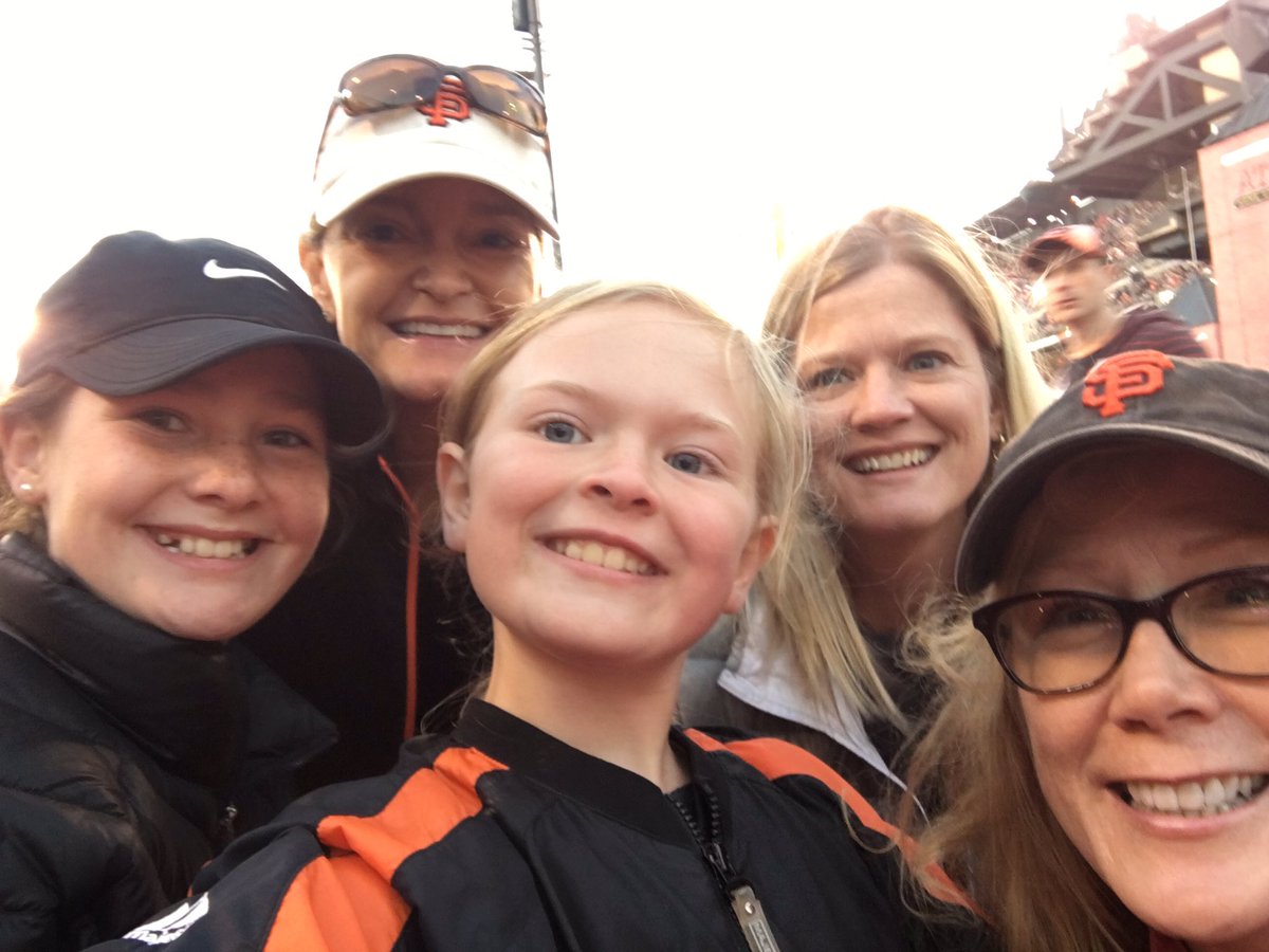 sparkly_duck's tweet photo. Blondes and Kate have more fun at #attpark https://t.co/zg63WTz2CW