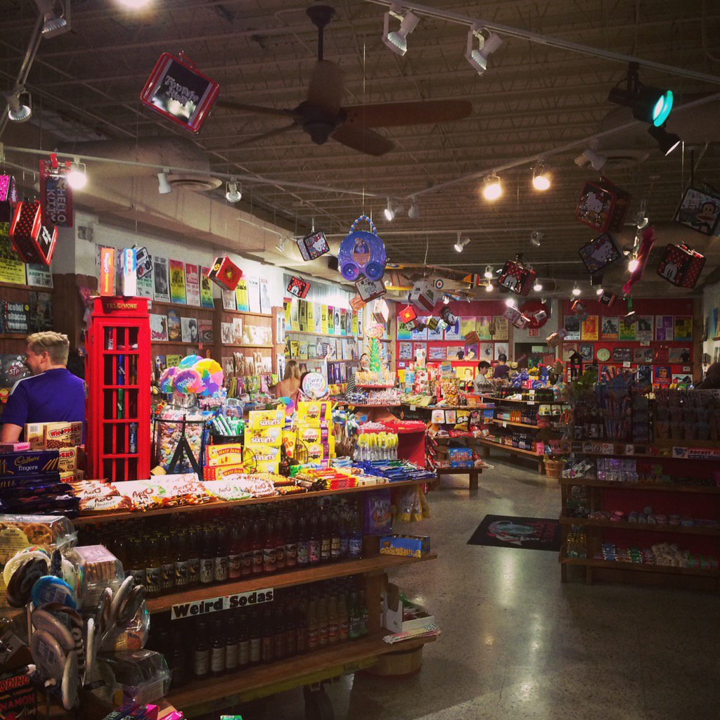 ErinLEbanks's tweet photo. Had to make a trip to this candy store tonight! β€οΈ #RocketFizz #WinterPark #Florida #funcandy #bestmusicever! https://t.co/vbksVtOQRp