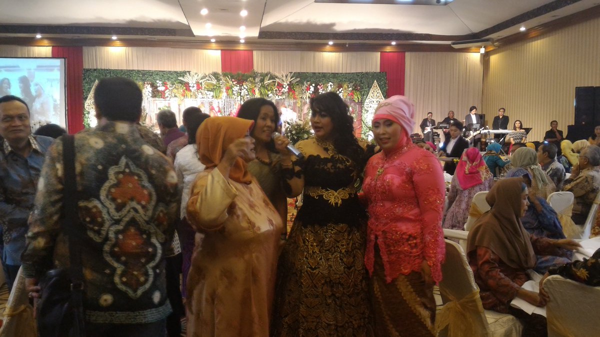 Ruzni_AghaCerry's tweet photo. Selfie sama kaka cantik ^_^ mksh https://t.co/c0BTw96WGs