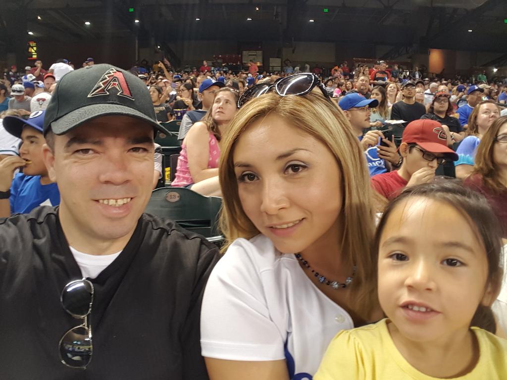 jarednewnum's tweet photo. @Dbacks #DBacksGoGold - Daughter's first baseball game... https://t.co/hAGcGCnpy9