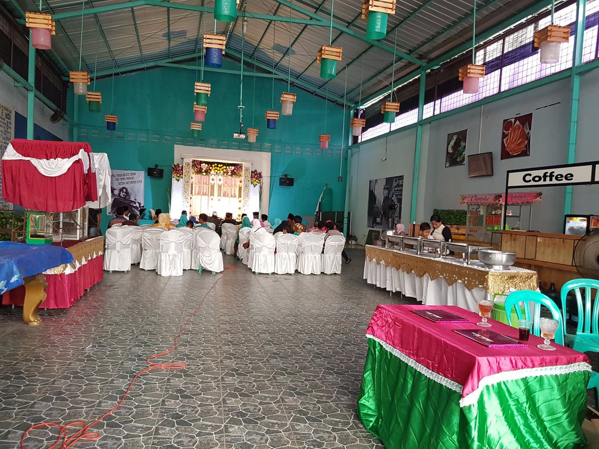 Acara pernikahan di kedai kopi Semanan