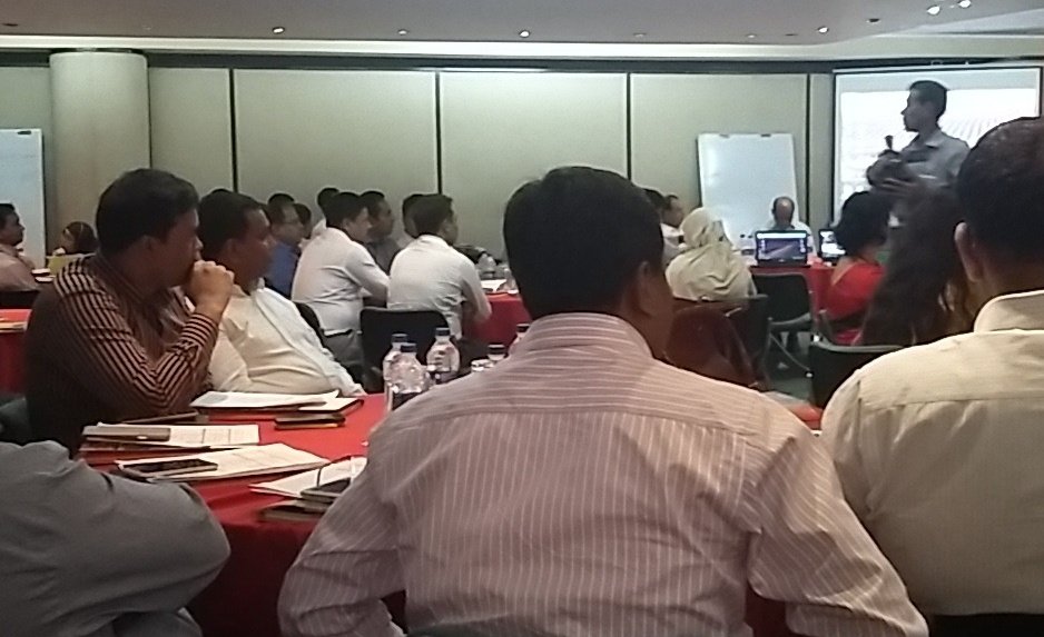 snehalsoneji's tweet photo. Representing @OxfaminBD at the DG #NGOAB led meeting on development effectiveness #Bangladesh https://t.co/si13DSi5e5