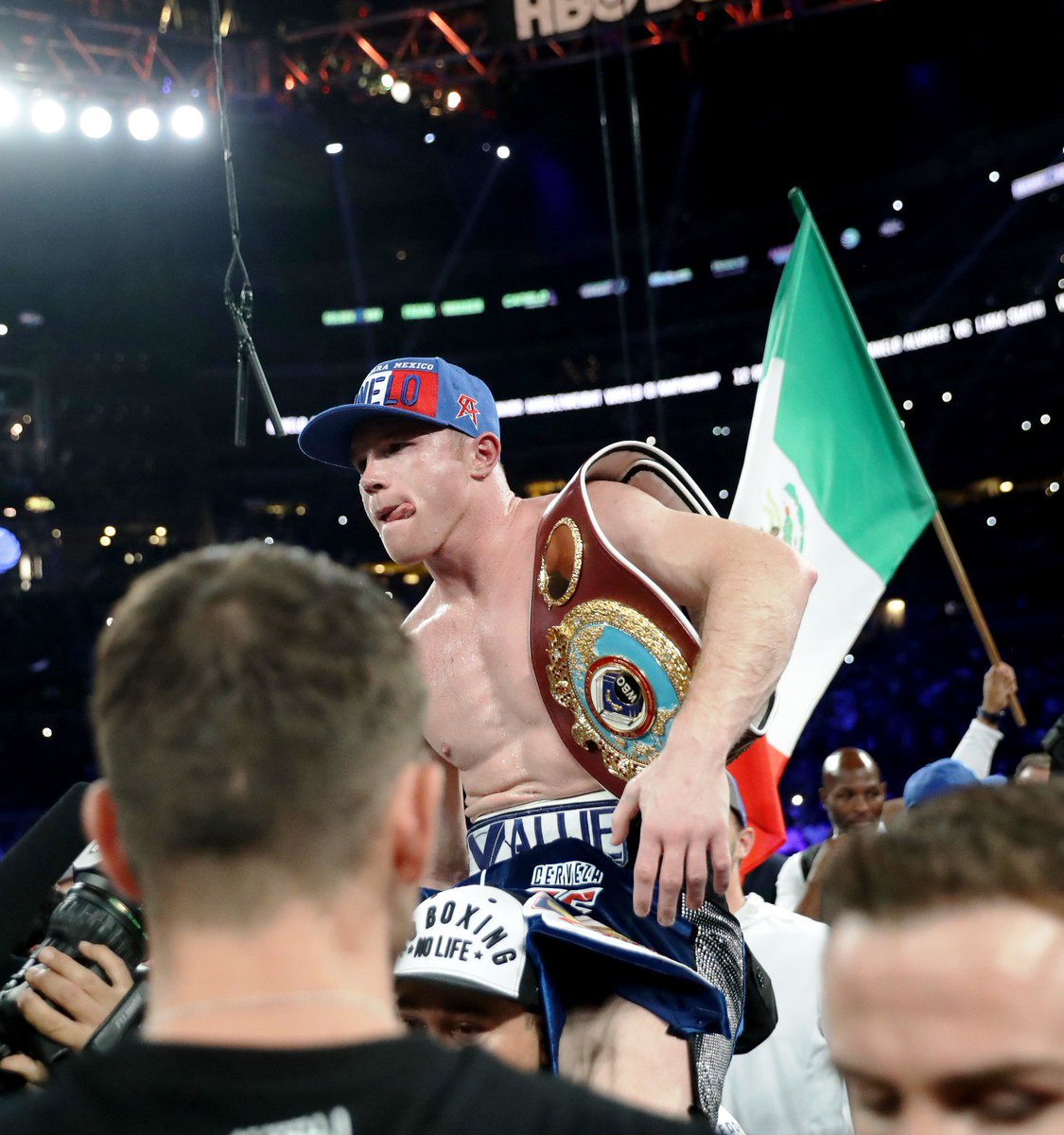 bet365's tweet photo. 🤔 *SETTLE THE DEBATE* 🤔

Who would win?

RT - GGG 
❤ - Canelo https://t.co/04m7mK3oGY