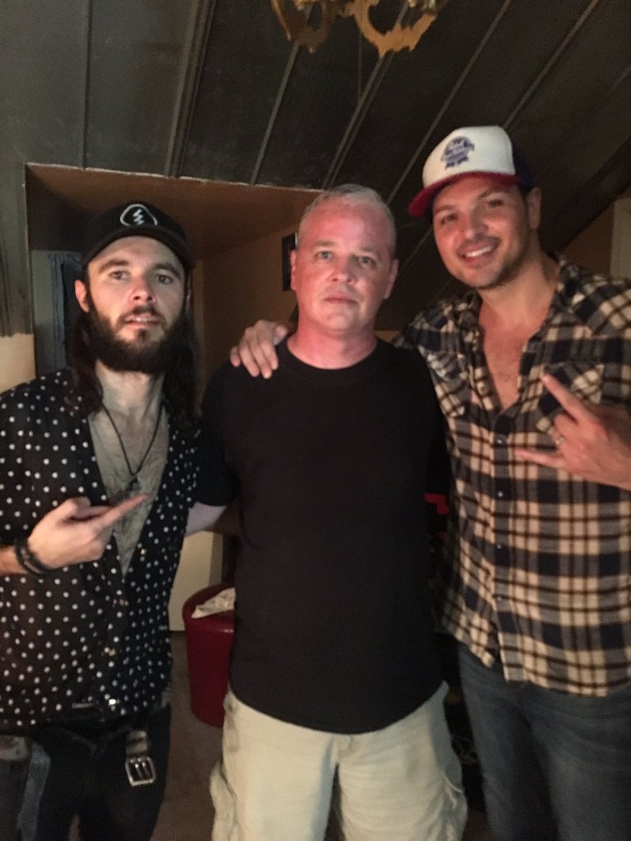 NoFear3136's tweet photo. Finally got to see @adelitasway live tonight in Biloxi. Even met Rick and Rob afterwards. Awesome! https://t.co/94gXjMC6Ip
