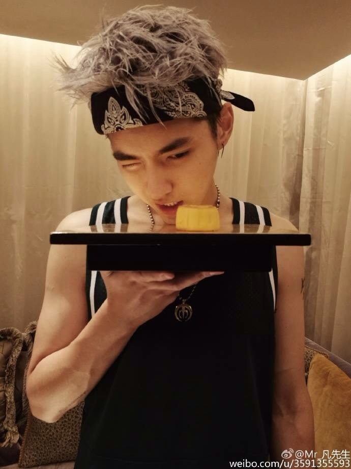 nekomiinz's tweet photo. [❤️] Like father like son. ⚪️⚫️
ความคาดหัวนี้ ... 😳☺️💖💘

#KrisHun #2Wu #2吴 #WuYifan #Kris #Sehun #吴亦凡 #吴世勋 https://t.co/csKumQLsUS