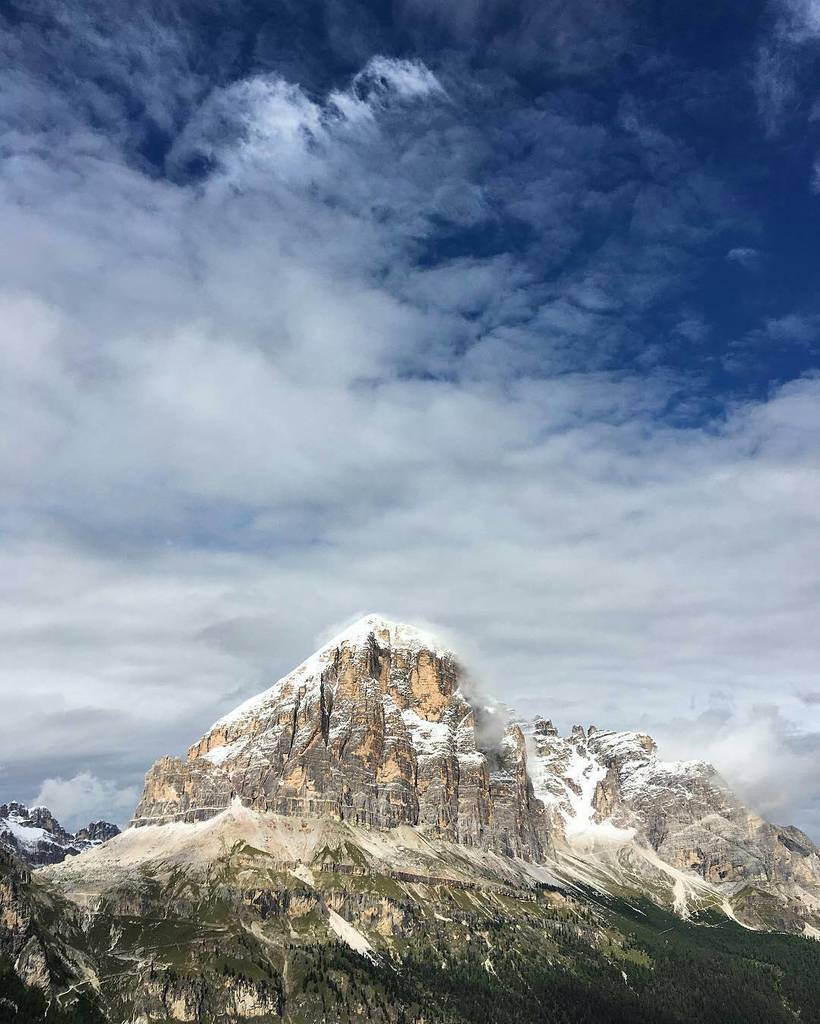 Foto di <a href="/filippomenardi/">filippo menardi</a> 👏
Spolveratina di zucchero a velo sulle #Dolomiti... Buongiorno #i… ift.tt/2cGPL1D