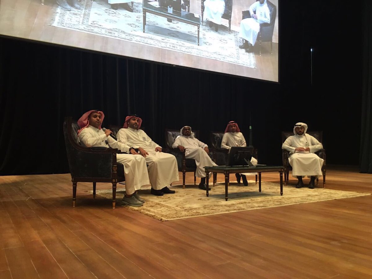 StudentsofKSAUH's tweet photo. الإجابة على استفسارات الطلاب المستجدين الآن من قبل العمداء والمسؤولين.
#بداية_خير https://t.co/gWw5GnDimu