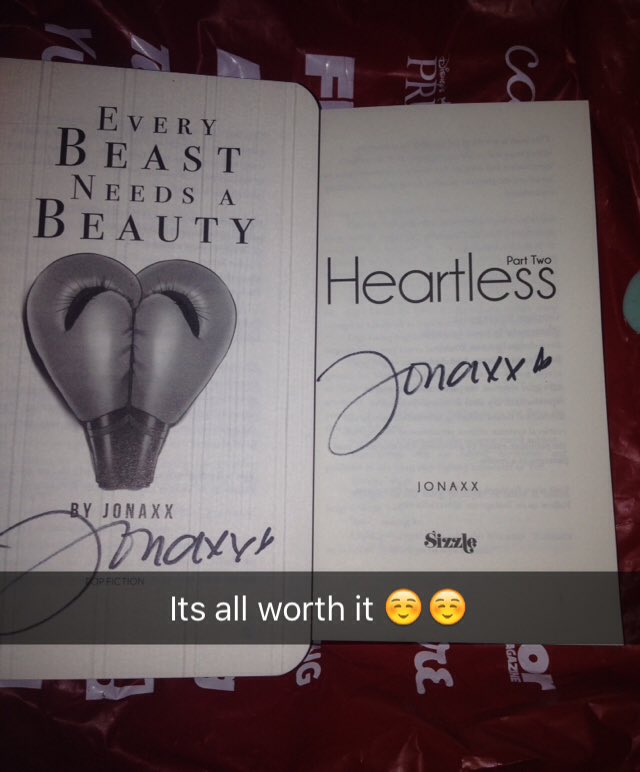 picsartharold's tweet photo. Yesterday was lit π― thank you queen j @jonaxx_WP πβΊοΈ #MIBF2016 #EBNABBookLaunch https://t.co/c60NR7eul9