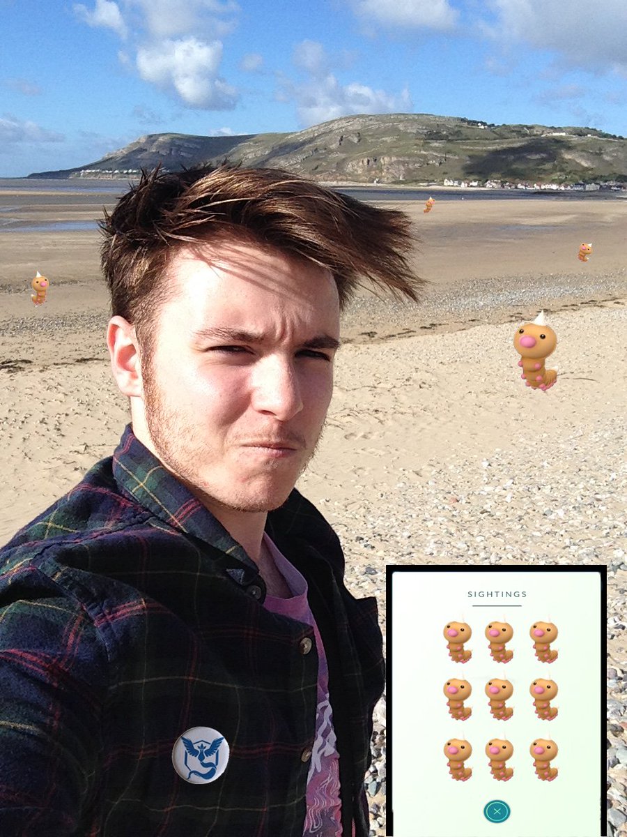 callumbowersttf's tweet photo. @yogscast I'm getting a little tired of these weedles #Charlizard https://t.co/pLKJVzlq9x
