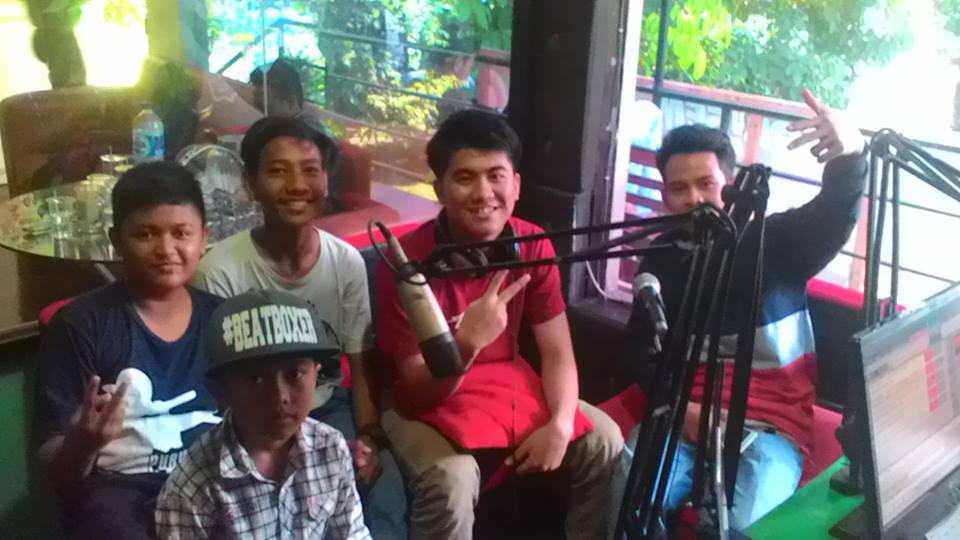 Aradio945's tweet photo. Kita kedatangan tamu dari @BeatboxPWK nihh, seru bangettt #Semangat945 on The Weekend bareng @ahhnisya https://t.co/fPdhuiV5rT