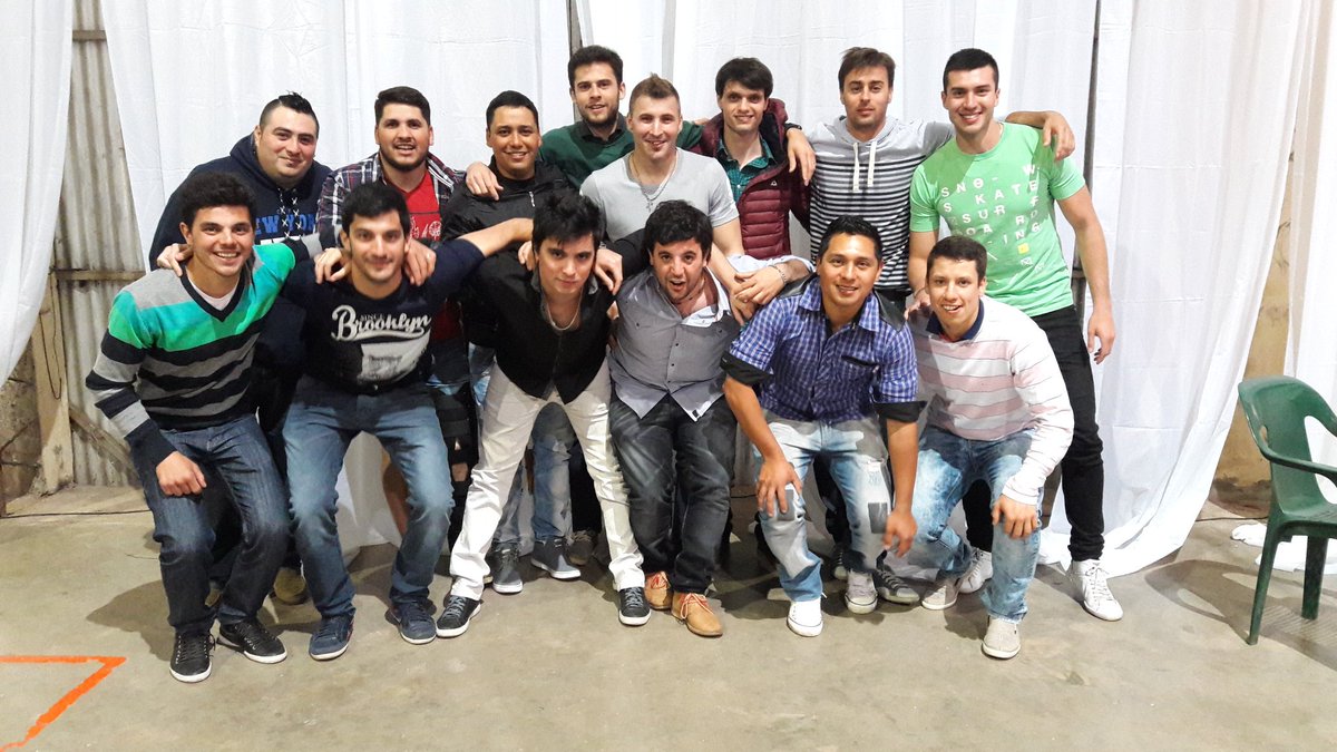 nanoescobedo's tweet photo. Noche futbolera.. #Cat89 #Campeones2004 #Reencuentro https://t.co/dNqVgKhw7R