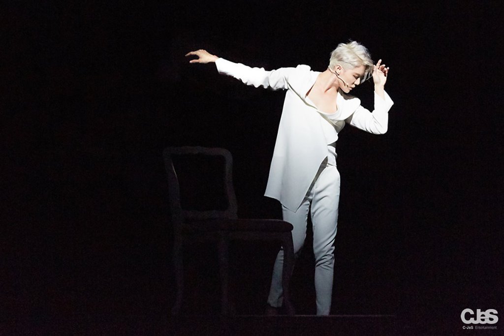 jyj3official's tweet photo. [PICS/VIDS] 160916 Behind The Scene of Musical “Dorian Gray” 2016 – Kim Junsu https://t.co/hNUHGwF9qg https://t.co/zNIiddZ2Gj