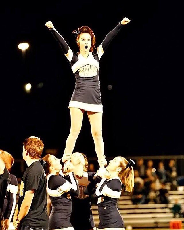 hopachino's tweet photo. Friday's are by far the best night of the week! #gobearsrawr #sahscheer2k16 #sahsbears #iflywhatsyoursuperpower https://t.co/MFih4k9Rio