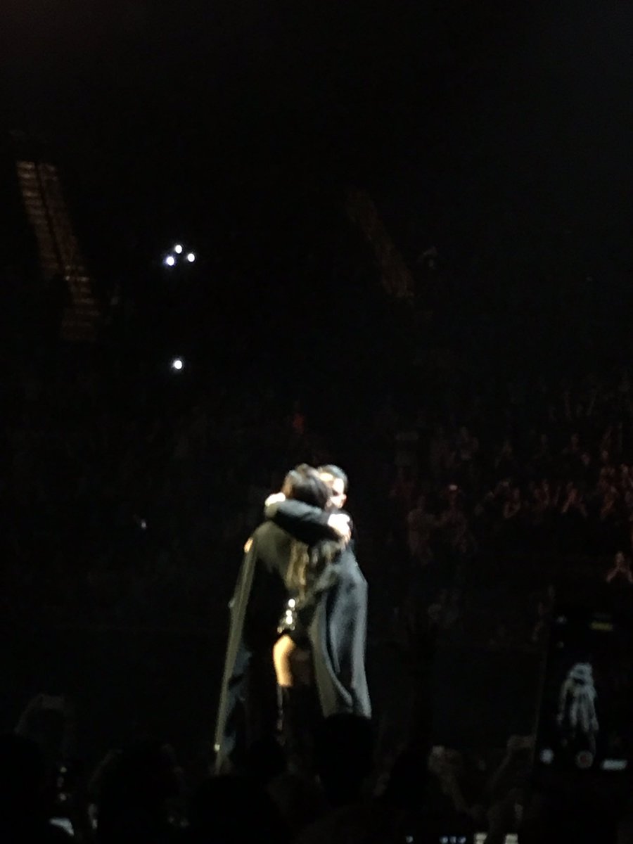 LovatoLand's tweet photo. They are the cutest 😍 #FUTURENOWLOSANGELES #FutureNowInglewood 
https://t.co/IMpCKVBxQb
