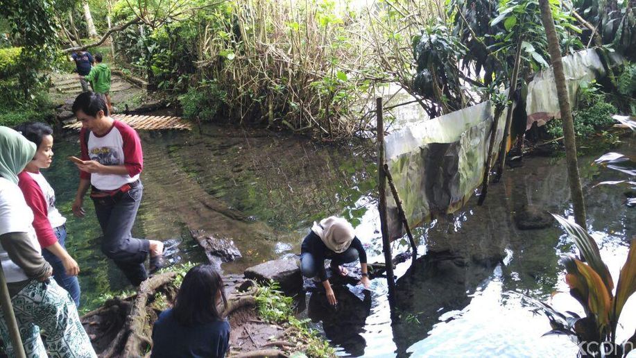 Detikcom On Twitter Mandi Telanjang Di Mata Air Enteng