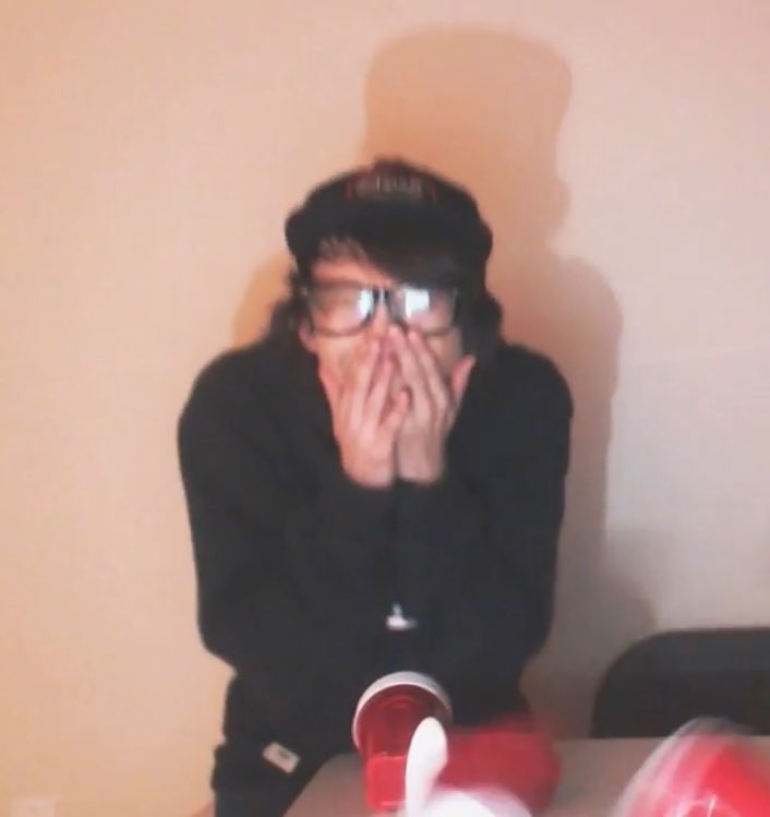 fivenightsofso1's tweet image. His voice on snapchat got me like 🍃🍃