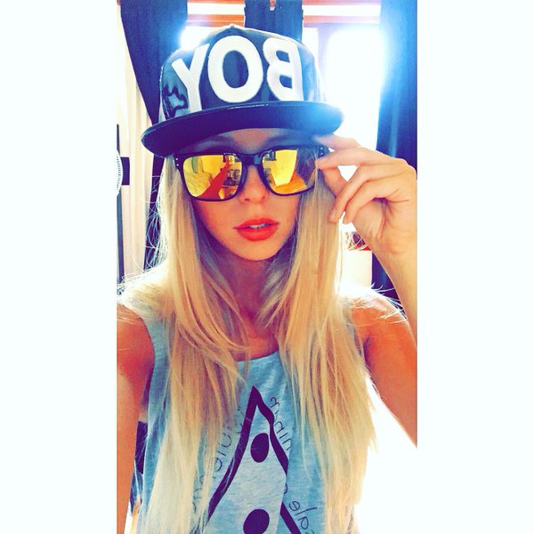 sofiembon1's tweet photo. ROMINA EN GARAGE TV https://t.co/64x3t8u9Sk