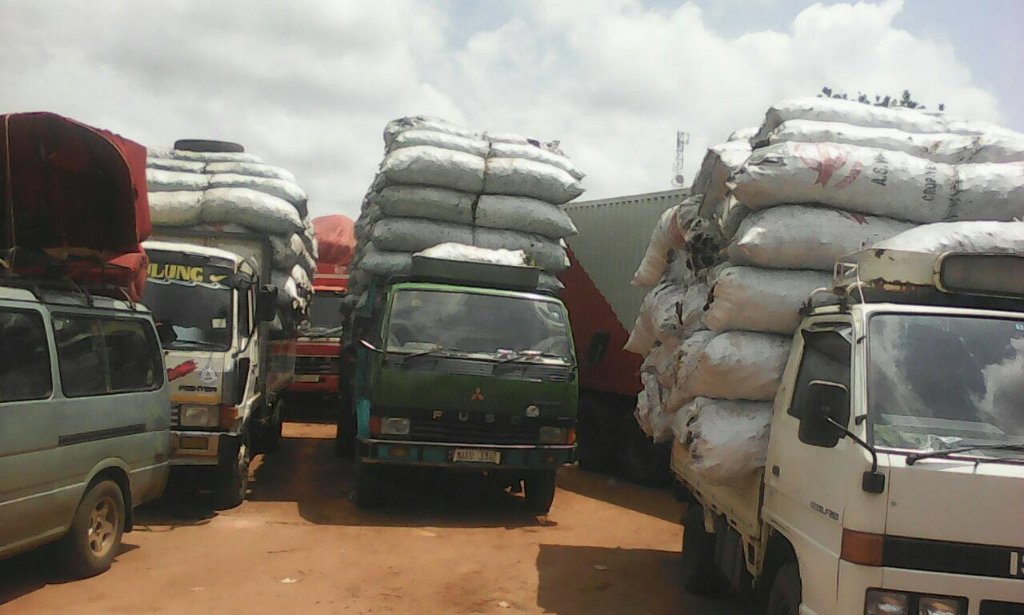 kyobesarah's tweet photo. #FikaSalama goes to Kampala -Gulu highway, no highway will remain unturned #OverloadingKills https://t.co/pkiNQJDSvP