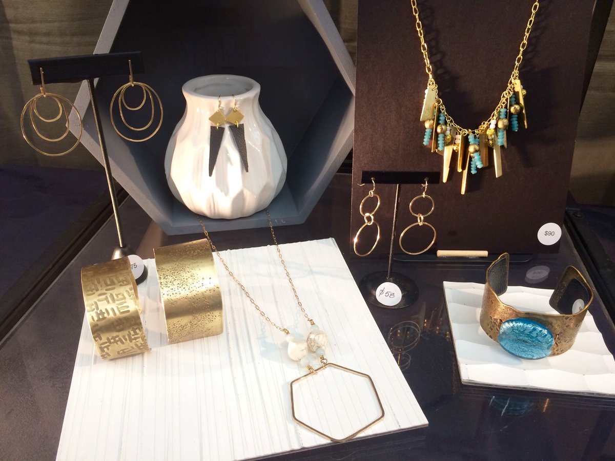 ArtPaired's tweet photo. Elegant. Mod. Cool. Kim Evans of Divergence Design jewelry at #ArtPaired in #Memphis at the #RacquetClub Sun 11-5. https://t.co/heILe2KVH1
