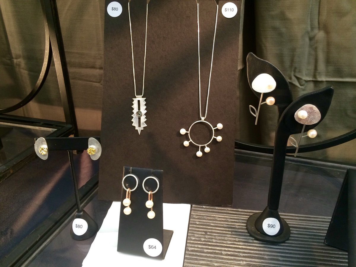ArtPaired's tweet photo. Elegant. Mod. Cool. Kim Evans of Divergence Design jewelry at #ArtPaired in #Memphis at the #RacquetClub Sun 11-5. https://t.co/heILe2KVH1