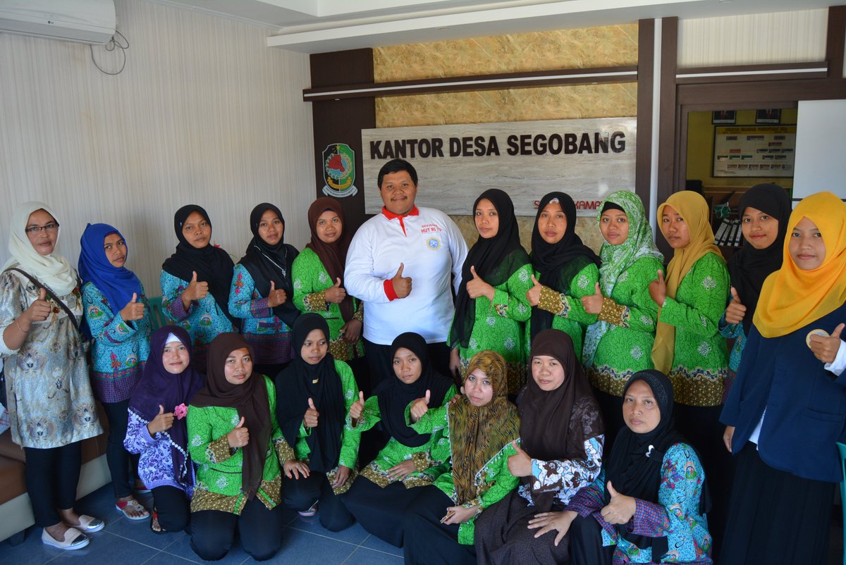 komunikasi efektif PENGMAS FKM PDD UNAIR Banyuwangi,Gunakan smart kampung ds segobang 
<a href="/a_azwarnas/">Abdullah (Azwar Anas)</a> <a href="/Unair_Official/">Universitas Airlangga</a>