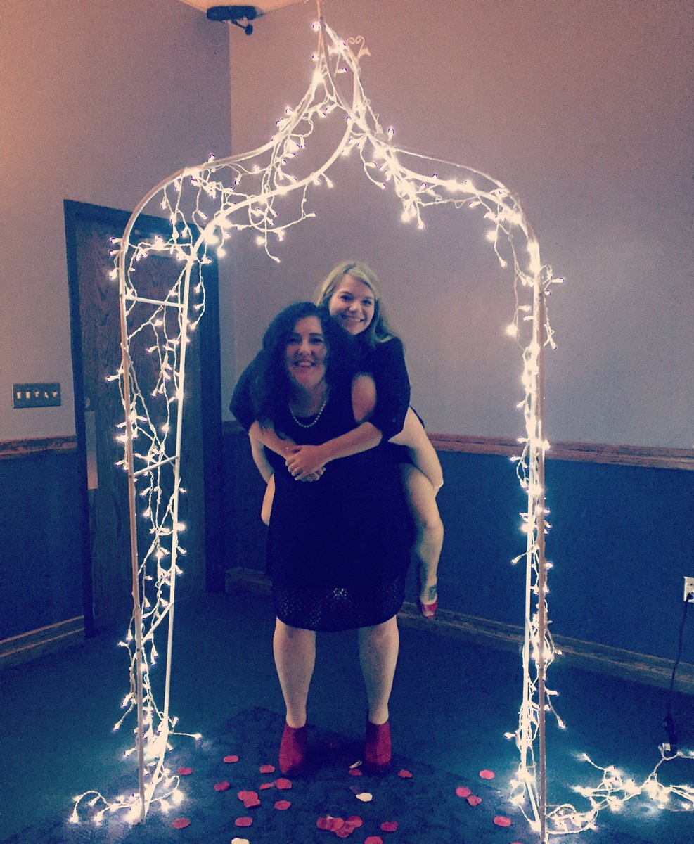 _holoubek17's tweet photo. Don't know what I would do without this girl 💕 #FallRecruitment2016 #MWSUGoGreek https://t.co/POEQCKe6L2